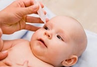 giving-eye-medicines
