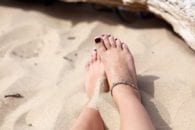 Sand beach feet ankle bracelet log